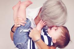 «Δεν θέλω να πάω στη γιαγιά!: Πώς να περάσει καλά το παιδί στο σπίτι των παππούδων