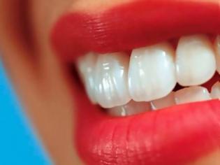 Φωτογραφία για 4 τροφές που λευκαίνουν τα δόντια φυσικά