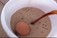 ΑΠΙΣΤΕΥΤΟ: Για έναν ολόκληρο χρόνο άφησε ένα αυγό μέσα σε Coca Cola και… δείτε τι συνέβη! [video]