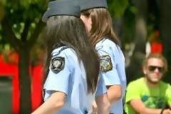 Σημείωμα “Αστυνομικίνας” που τα σπάει στο Facebook... [photo]