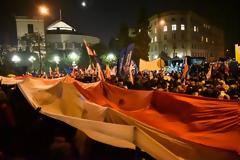 Ένταση στη Βαρσοβία λόγω πολύωρου αποκλεισμού της βουλής