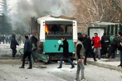Δεκάδες νεκροί και τραυματίες στην έκρηξη σε λεωφορείο στην Τουρκία