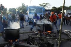 Χάος και βίαια επεισόδια στη Βενεζουέλα λόγω έλλειψης ρευστού