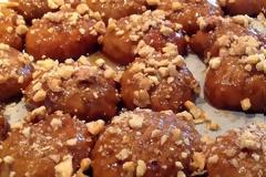 Πόσες θερμίδες έχουν μελομακάρονα, κουραμπιέδες και δίπλες