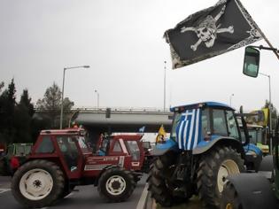 Φωτογραφία για Ζεσταίνουν τις μηχανές των τρακτέρ τους οι αγρότες