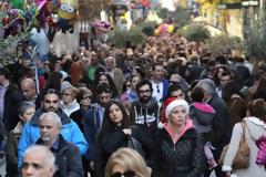 Ανοιχτά έως τις 18:00 σήμερα τα καταστήματα