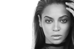 Η Beyonce στόλισε ένα κάπως υπερβολικά μεγάλο δέντρο