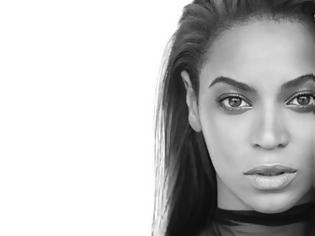 Φωτογραφία για Η Beyonce στόλισε ένα κάπως υπερβολικά μεγάλο δέντρο