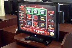 Μέσα στο ίντερνετ καφέ έκρυβαν «φρουτάκια» - Χειροπέδες σε 2 άντρες στην Ξάνθη