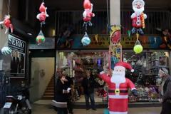 Εορταστικό ωράριο όλη την εβδομάδα στην αγορά