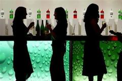 Τους σκότωσε το αφρόλουτρο! Το ήπιαν γιατί είχε... αλκοόλ!