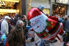 Πόσα θα ξοδέψουν οι Έλληνες τα φετινά Χριστούγεννα