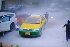 Ανεξέλεγκτο αυτοκίνητο πάτησε οδηγό ταξί