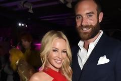 Η Kylie Minogue σε μία συγκινητική συνέντευξη για τον καρκίνο και τη μητρότητα