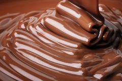 Κομμωτής λέει «τέλος στις βαφές» και υπόσχεται καστανά μαλλιά με… σοκολάτα