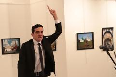 Νεκρός ο Ρώσος πρέσβης στην Άγκυρα από πυρά αγνώστου - Σε video η στιγμή της δολοφονίας