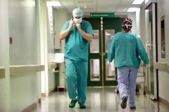 Δεκάδες χειρουργικές κλίνες κλειστές λόγω έλλειψης προσωπικού