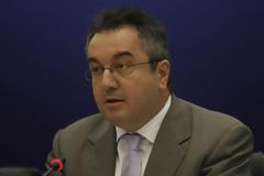 Ο Ηλίας Μόσιαλος “αναδιαμορφώνει” την Κοινωνική Ασφάλιση στην… Αυστρία