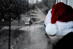 Τρόποι να δεις αλλιώς αυτές τις μέρες και να αποφύγεις την “κατάθλιψη” των γιορτών