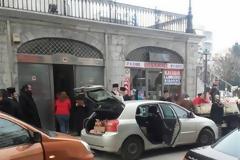 Ἡ τοπική μας Ἐκκλησία στηρίζει ἐμπερίστατους συνανθρώπους μας μὲ τὸ ταπεινὸ καὶ λιτὸ δέμα ἀπὸ «ΤΟ ΚΑΛΑΘΙ ΤΟΥ ΠΤΩΧΟΥ ΑΔΕΛΦΟΥ»