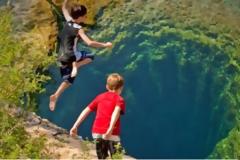 Βουτιές θανάτου – Αυτό είναι το βαθύτερο σημείο του πλανήτη που «καταπίνει ανθρώπους»! [photos – video]