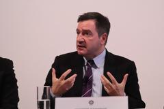 Καμίνης: Να μας πει ο Τόσκας σε ποια πρωτεύουσα πυρπολούνται τρόλεϊ!