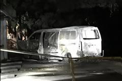 ΣΟΚ! Βαν καρφώθηκε στα γραφεία χριστιανικής ένωσης και εξερράγη!