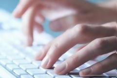 Κρατήστε πεντακάθαρο το πληκτρολόγιο του υπολογιστή σας με αυτό το κόλπο!