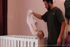 Ο πιο διάσημος μπαμπάς του διαδικτύου δίνει συμβουλές για το πώς να κοιμηθεί γρήγορα το μωρό σας