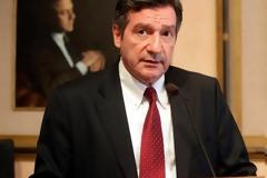 Καμίνης κατά Τόσκα: Πόσα τρόλεϊ και περίπτερα πρέπει να καούν για να παραιτηθεί;