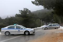 Έκλεισε λόγω χιονιού η περιφερειακή οδός Πεντέλης- Νέας Μάκρης