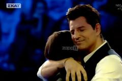 Σε εξαιρετικά δύσκολη θέση η παίκτρια στο Voice! Έλιωσε στην αγκαλιά του Σάκη Ρουβά!