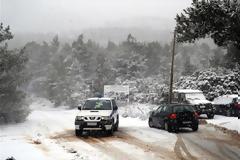 ΜΕ ΑΛΥΣΙΔΕΣ Η ΚΥΚΛΟΦΟΡΙΑ ΣΤΗ Λ. ΠΑΡΝΗΘΑΣ