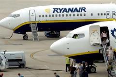 Χανιά: Εργαζόμενος έπεσε από τη σκάλα αεροσκάφους της Ryanair - Χειρουργείται τώρα στο κεφάλι