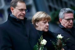 Μέρκελ: Θα αυξήσουμε τον αριθμό των απελάσεων