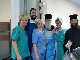 Φωτογραφία για Ποιμαντική επίσκεψη του Σεβ. Μητροπολίτου Γλυφάδας Ε. Β. Β. & Β. κ. Παύλου, στους ασθενείς του Γενικού Νοσοκομείου Ασκληπιείο Βούλας