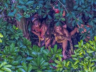 Φωτογραφία για Το National Geographic φωτογράφισε άγνωστη φυλή του Αμαζονίου!