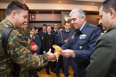 Χριστουγεννιάτικα Κάλαντα από την Μπάντα της ΠΑ και τη Μικτή Χορωδία Ενόπλων Δυνάμεων στον Αρχηγό ΓΕΑ