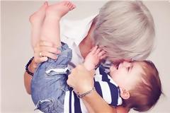 Πιο ευτυχισμένες οι γιαγιάδες από τις μαμάδες!