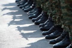 Δεκαοχτάρηδες στο «χακί» στα σχέδια του υπουργείου Άμυνας