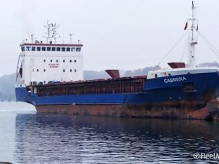 Φωτογραφία για Πλοίο προσάραξε στην Άνδρο - Το εγκατέλειψε το πλήρωμα