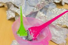 Πώς θα βγάλεις τη βαφή μαλλιών από πετσέτες και ρούχα