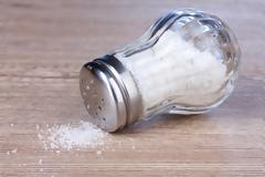 Αλάτι: 5 σημάδια που στέλνει το σώμα ότι πρέπει να το ελαττώσετε