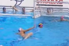 Σε αγώνα πόλο έβαλε γκολ με το...πόδι!