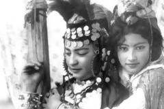 Η φυλή που εκπαίδευε τα κορίτσια της στο χορό και όχι μόνο ...