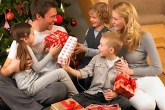 Δέκα λόγοι να αγαπάτε τις γιορτές εάν είστε γονείς