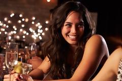 Έξοδος για ποτό; 7 συμβουλές που πρέπει να διαβάσεις πριν πιεις αλκοόλ