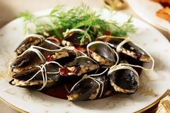 Μύδια ντολμάδες (γεμιστά με ρύζι)