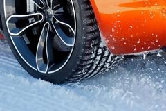 ΧΡΗΣΙMΟ - Πώς να φρενάρετε στο ... χιόνι [video]