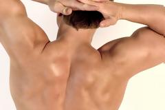 Πόνος στην πλάτη όταν ξυπνάτε: Πώς θα βρείτε ανακούφιση